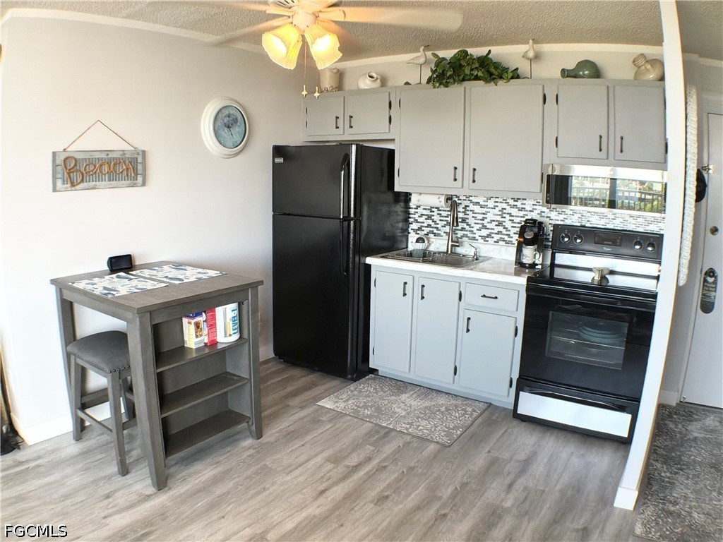 1 Bed Waterfront Home for Sale in Fort Myers Beach, photo 10