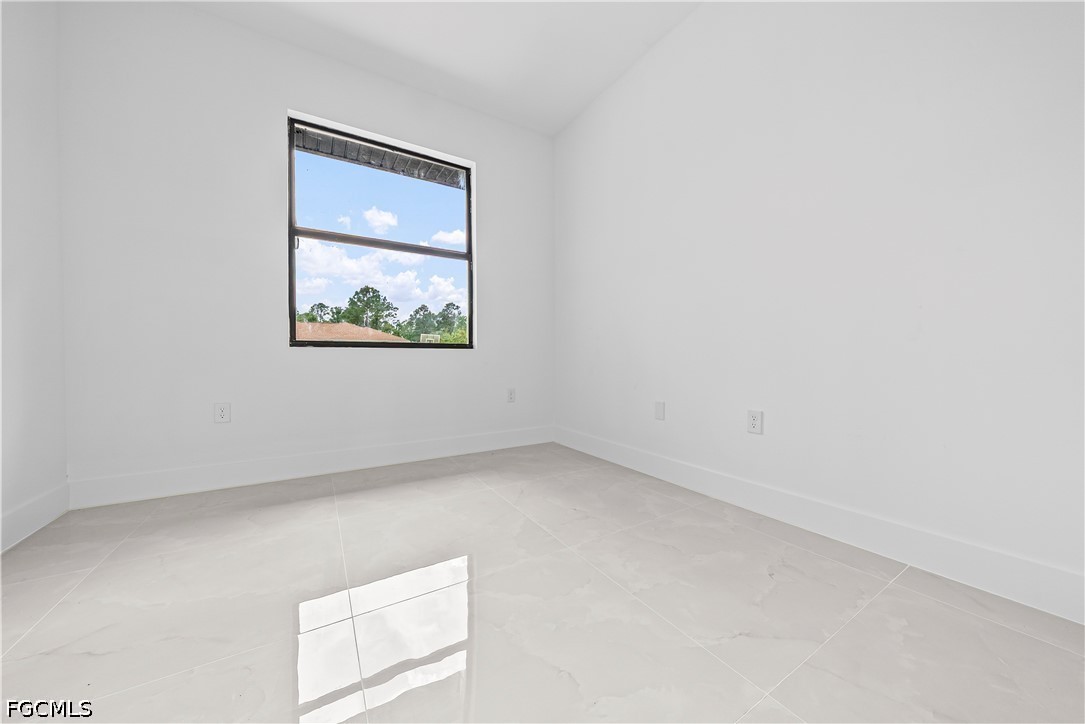 3 Bed SingleFamilyResidence for Sale in Lehigh Acres, photo 10