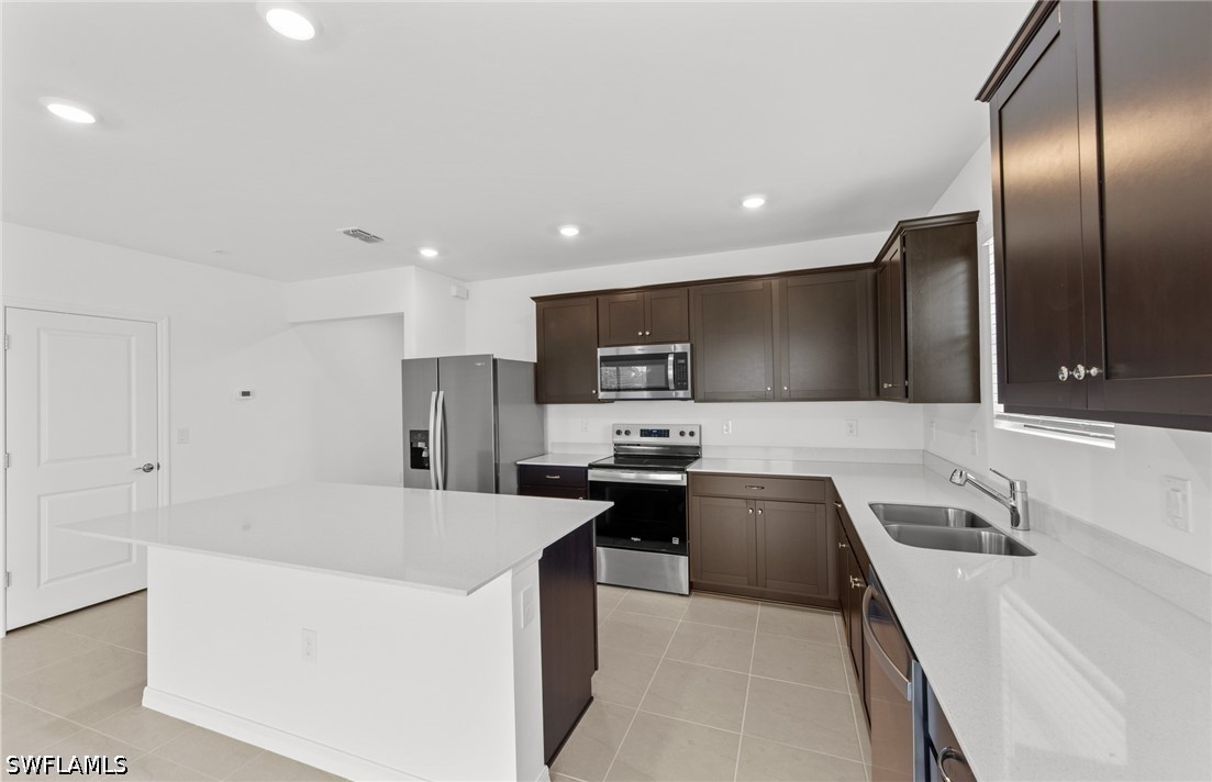 4 Bed SingleFamilyResidence for Sale in Whispering Lakes, photo 10