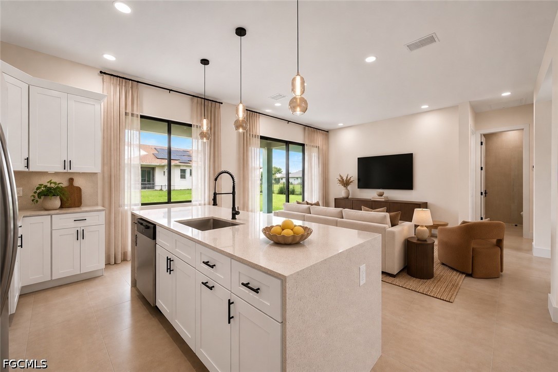 3 Bed SingleFamilyResidence for Sale in Cape Coral, photo 10