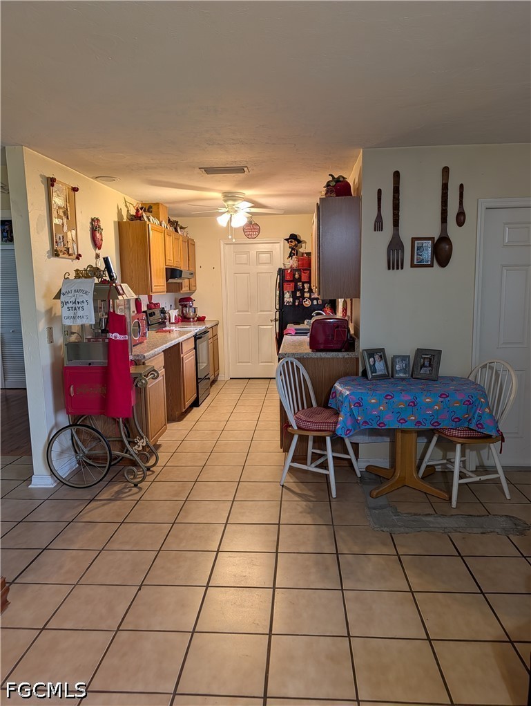 2 Bed SingleFamilyResidence for Sale in Cape Coral, photo 10