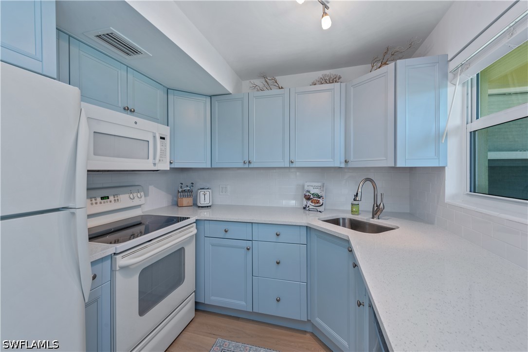 1 Bed Waterfront Home for Sale in Marco Island, photo 10