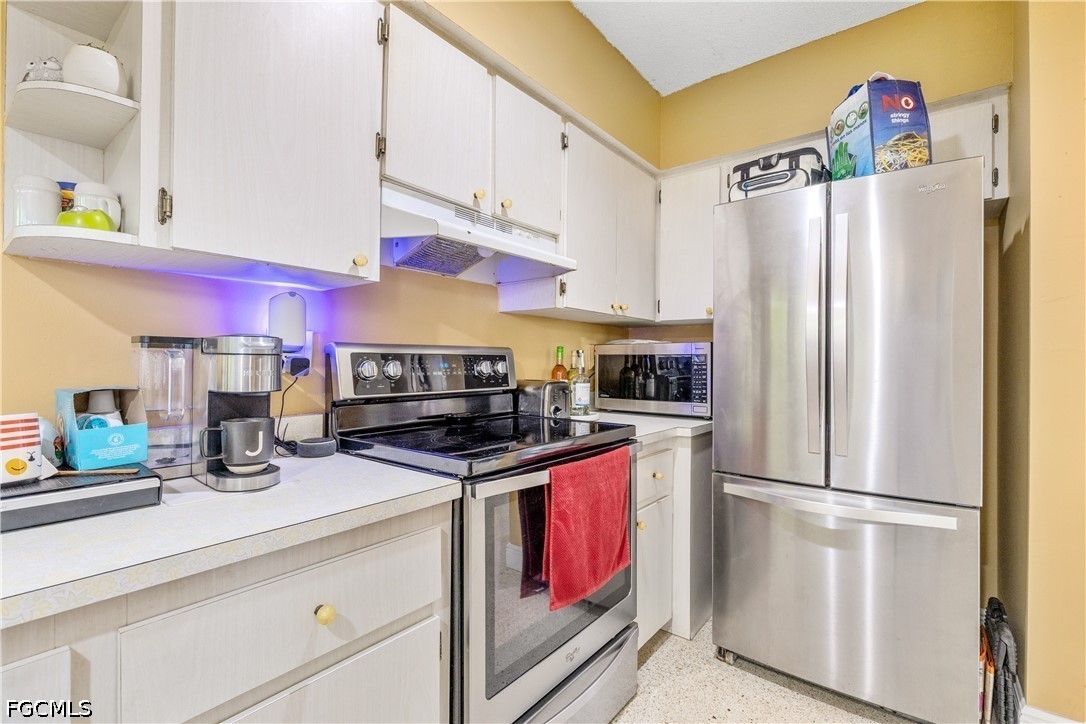 2 Bed SingleFamilyResidence for Sale in Cape Coral, photo 10