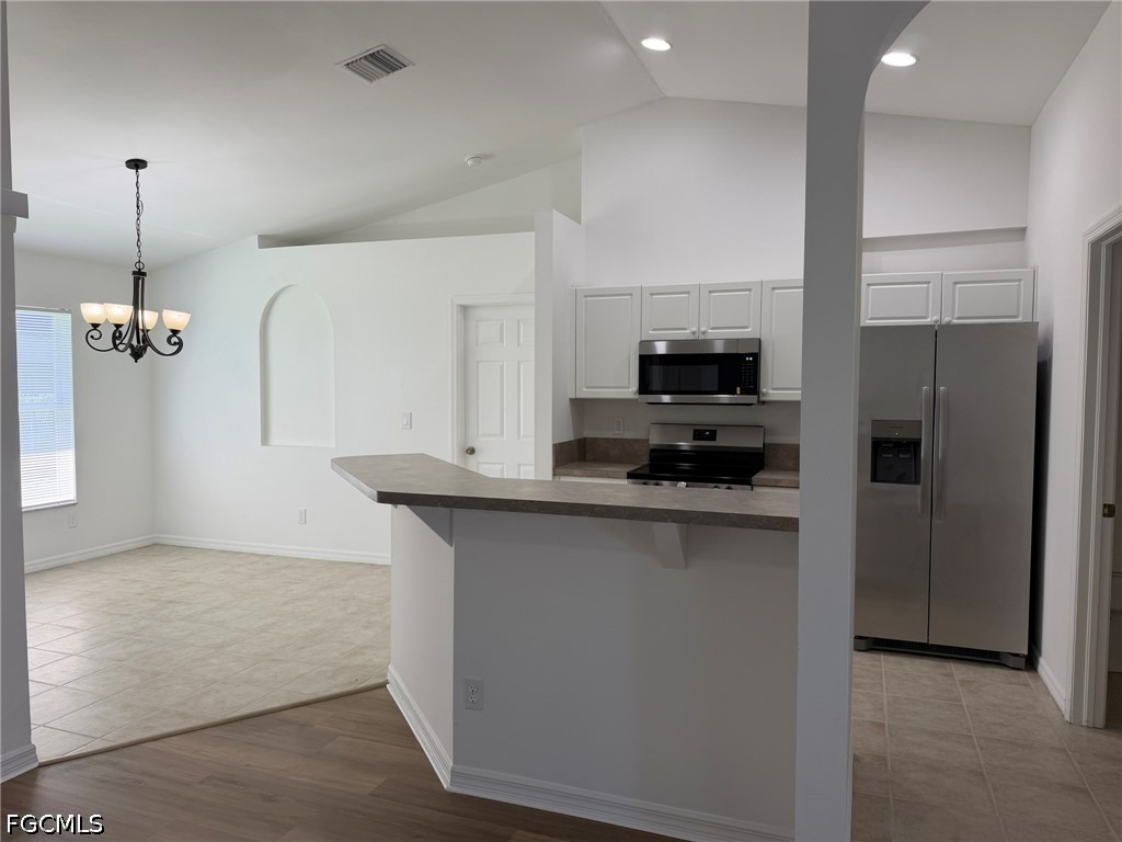 3 Bed SingleFamilyResidence for Sale in Cape Coral, photo 10