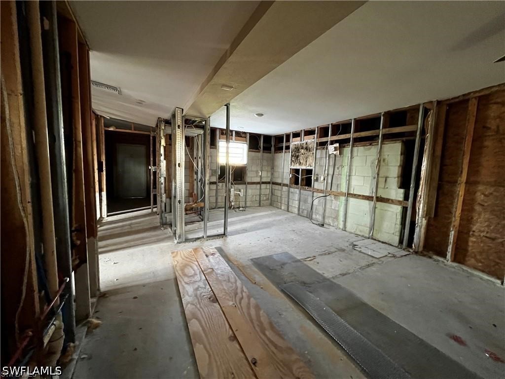 2 Bed SingleFamilyResidence for Sale in Fort Myers, photo 10