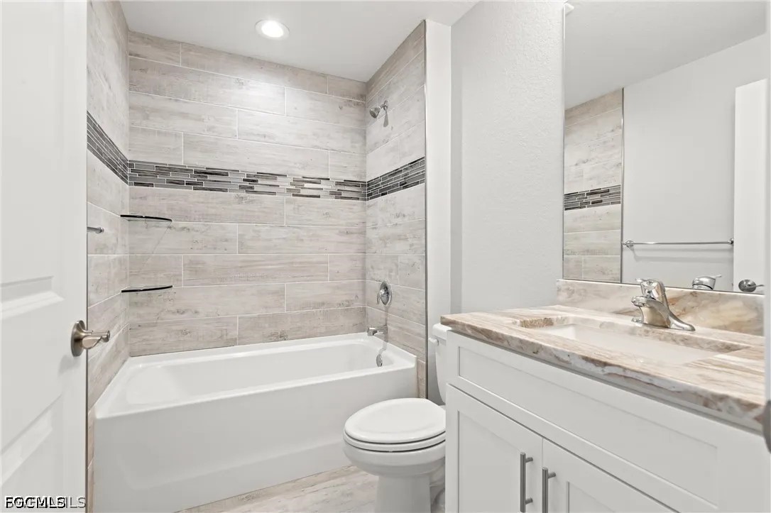 3 Bed SingleFamilyResidence for Sale in Cape Coral, photo 10