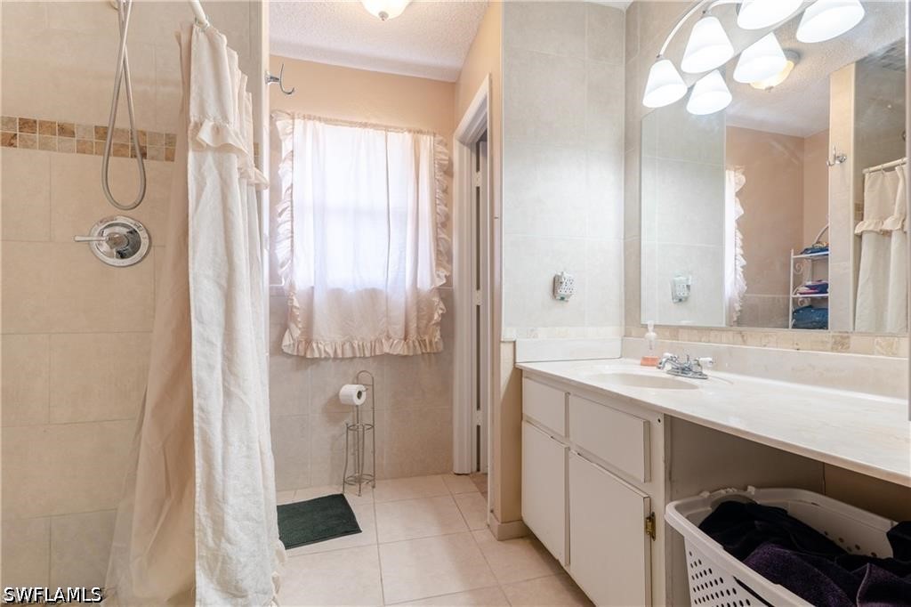 4 Bed SingleFamilyResidence for Sale in Lehigh Acres, photo 10