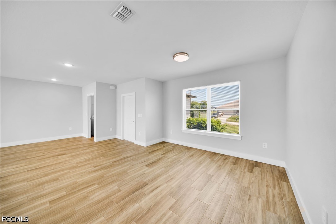 3 Bed SingleFamilyResidence for Sale in Cape Coral, photo 10