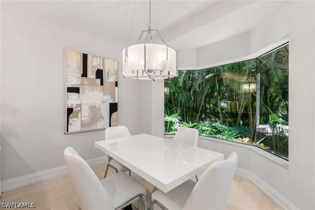 3 Bed Condominium for Sale in Colonade, photo 10