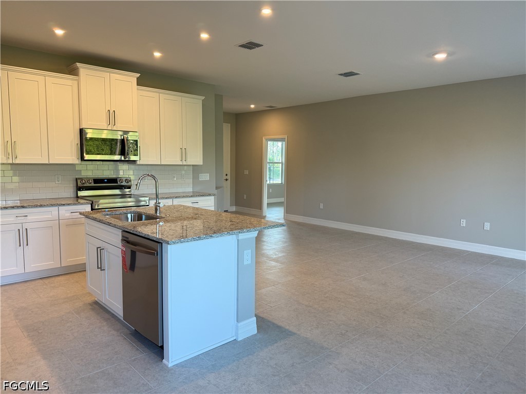3 Bed SingleFamilyResidence for Sale in Lehigh Acres, photo 10