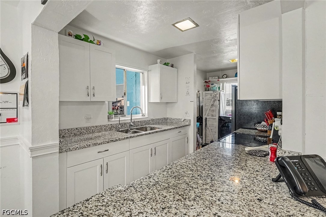 3 Bed SingleFamilyResidence for Sale in Fort Myers, photo 10
