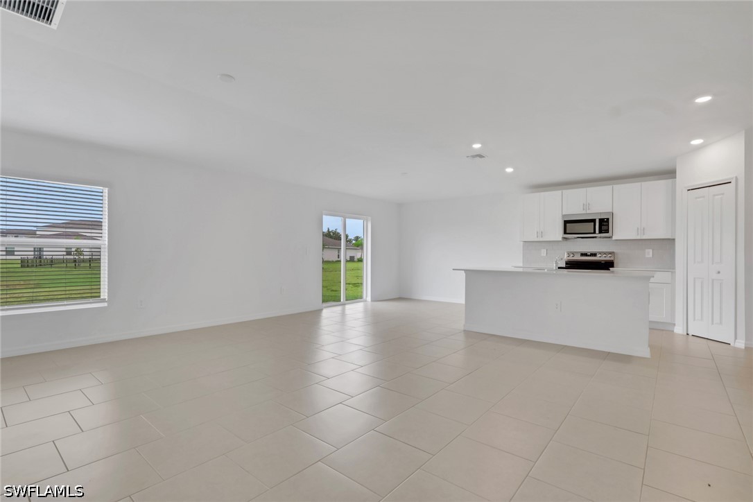 4 Bed SingleFamilyResidence for Sale in Savanna Lakes, photo 10