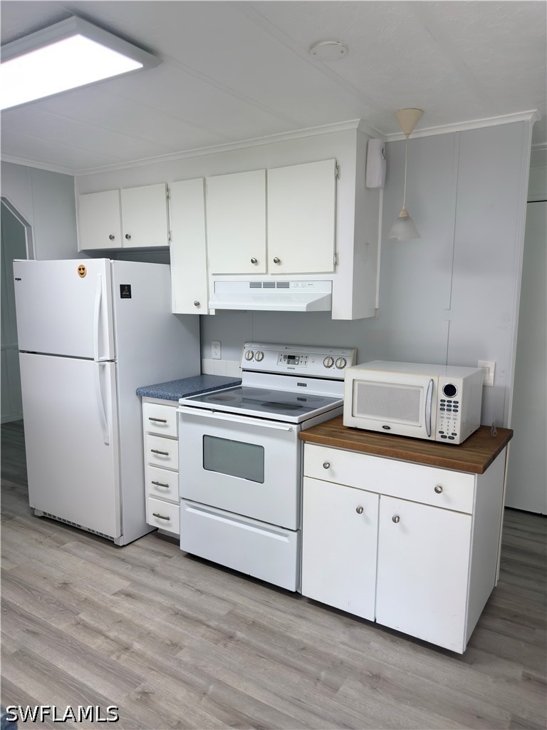 2 Bed ManufacturedHome for Sale in Naples, photo 10