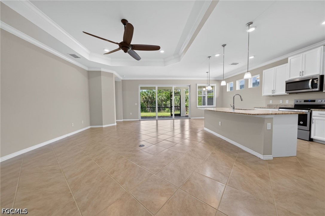 4 Bed SingleFamilyResidence for Sale in Venetian Pointe, photo 10