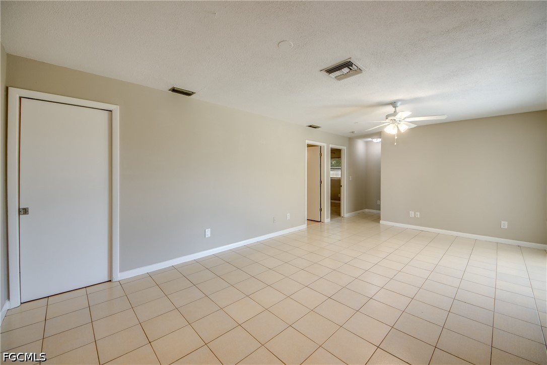 3 Bed SingleFamilyResidence for Sale in Cape Coral, photo 10