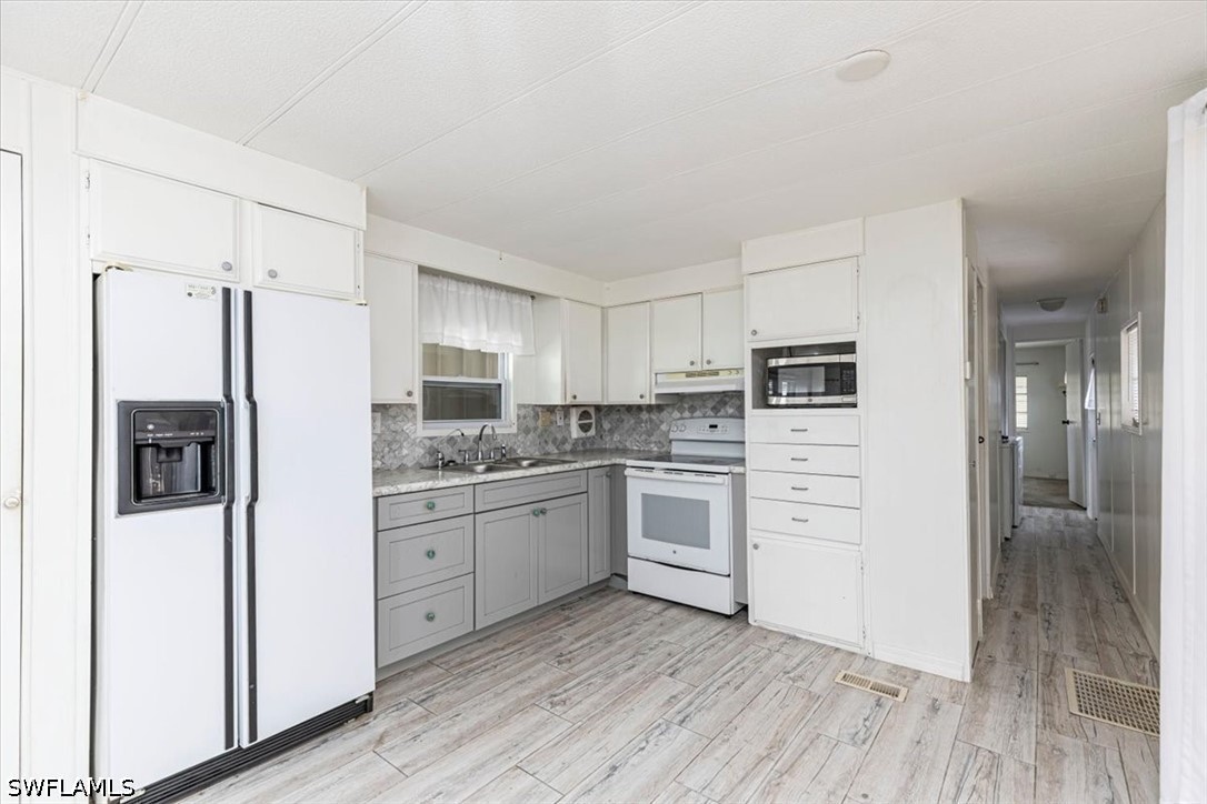2 Bed ManufacturedHome for Sale in Naples, photo 10