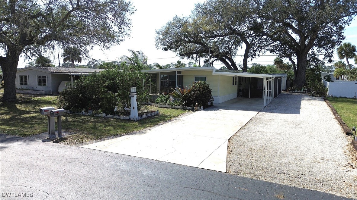 2 bed home in Bonita Springs