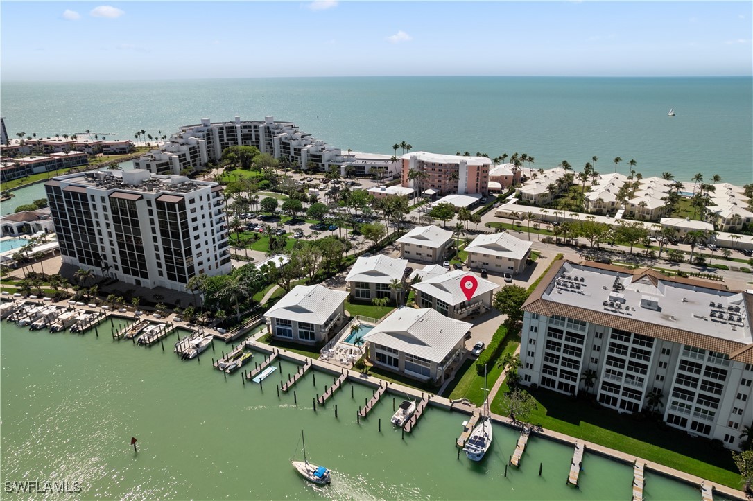 2 bed home in Naples