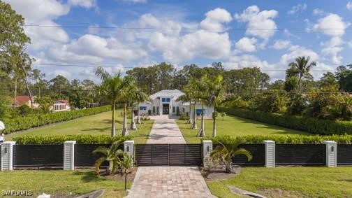 4 bed home in Naples