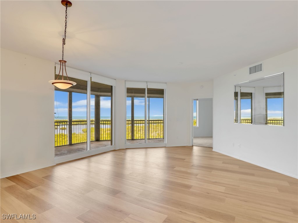 2 bed home in Naples