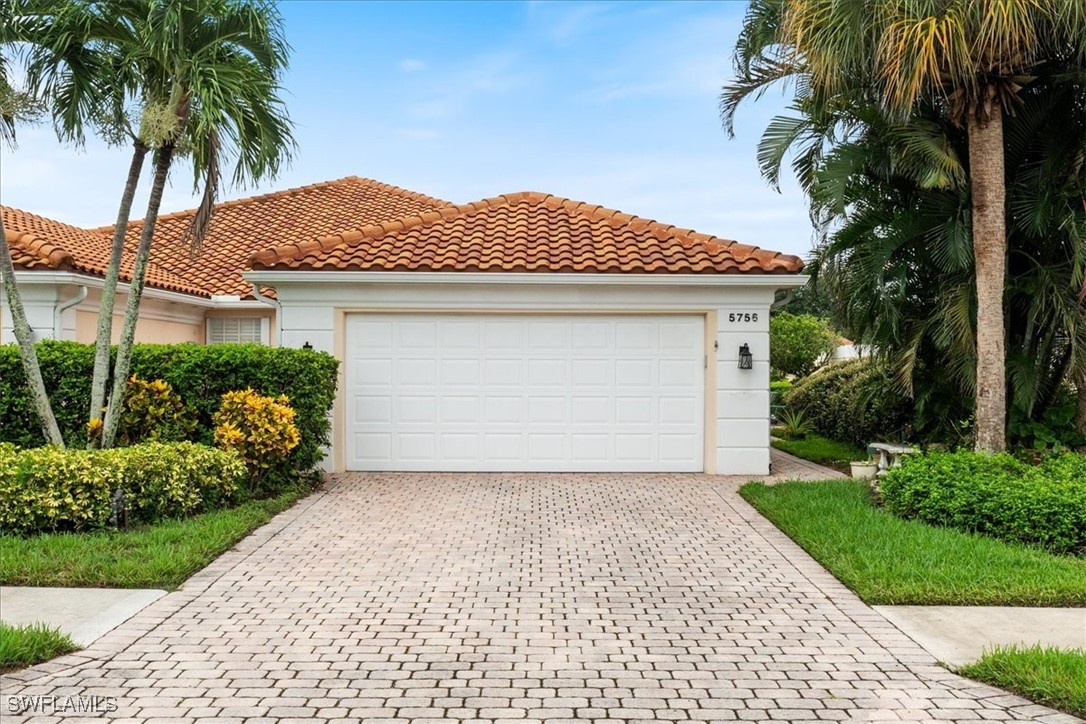 2 bed home in Naples