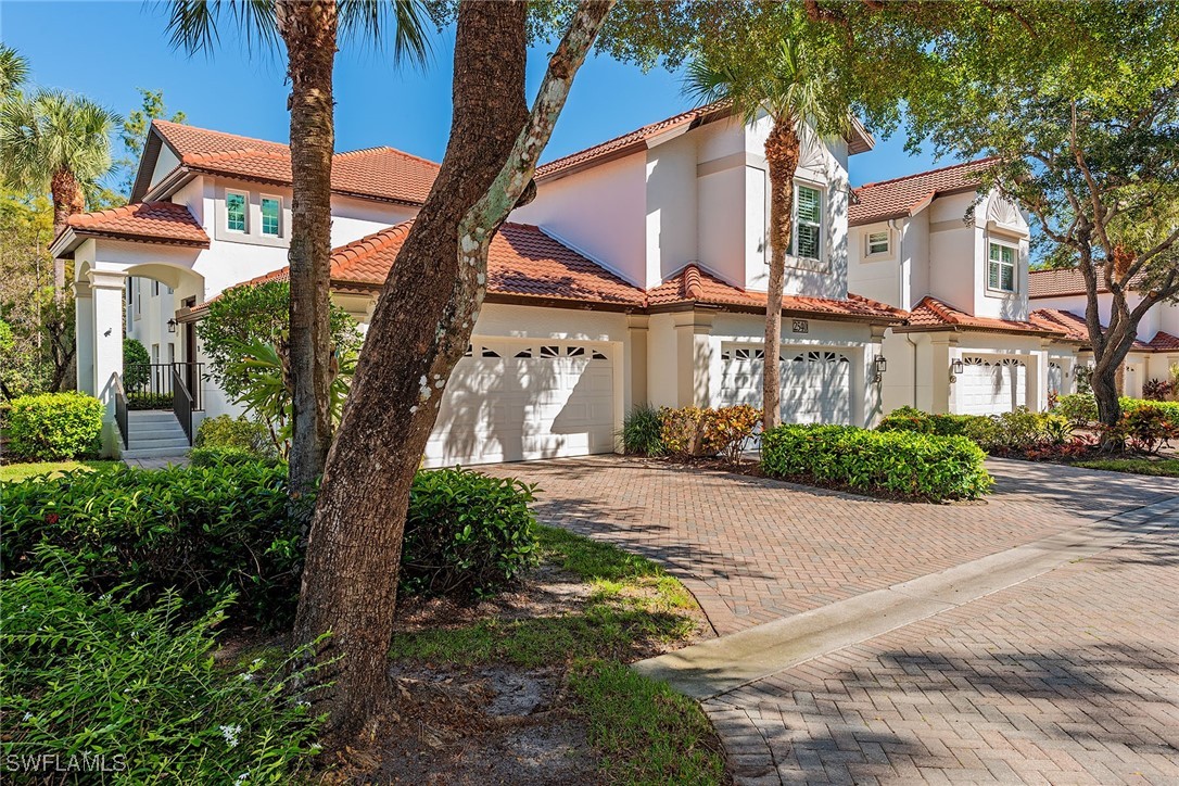 3 bed home in Naples