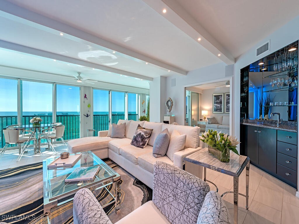 2 bed home in Naples