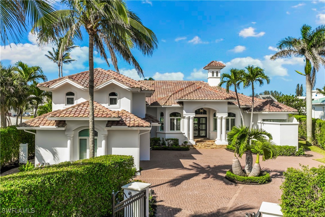 4 bed home in Naples