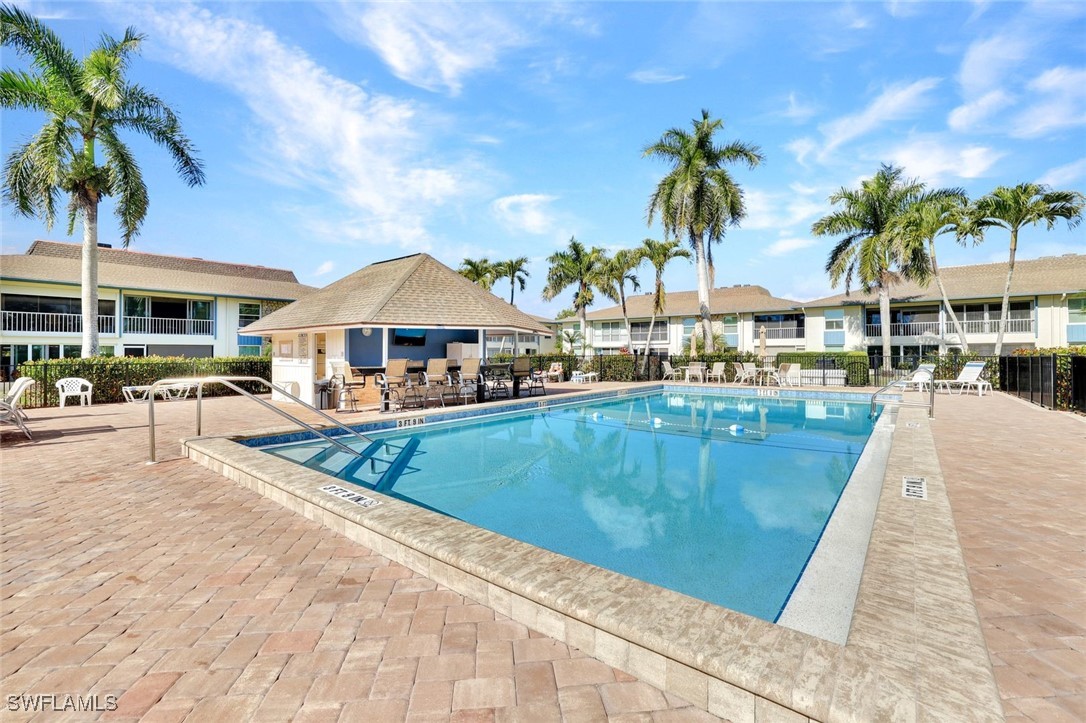 2 bed home in Naples