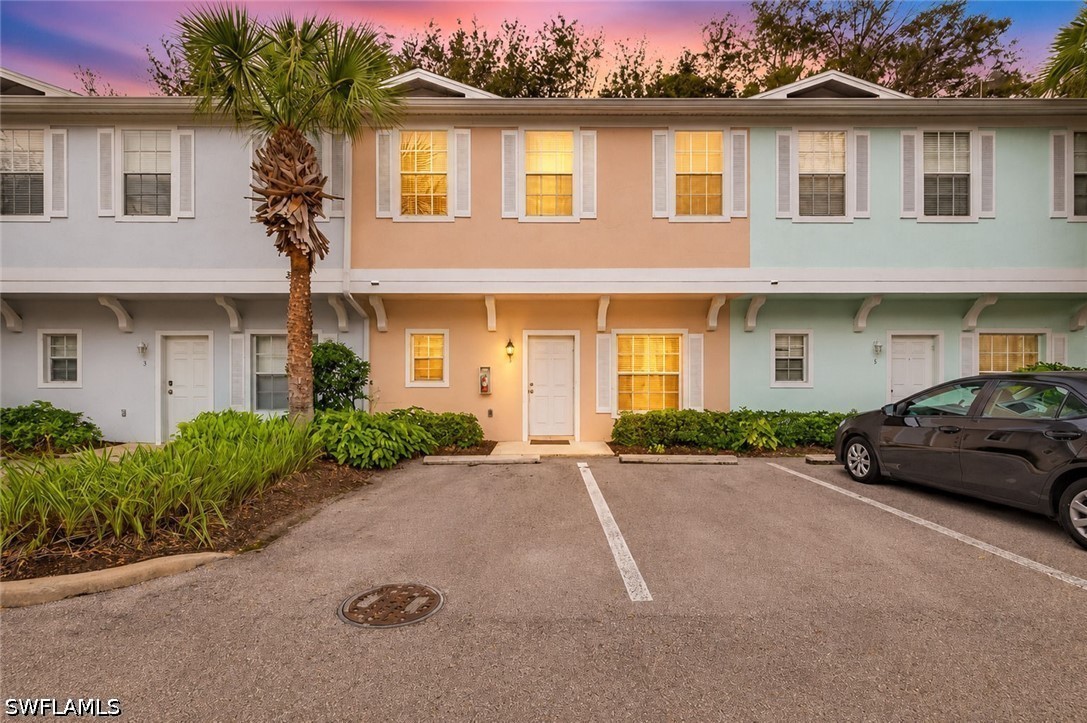 2 bed home in Naples