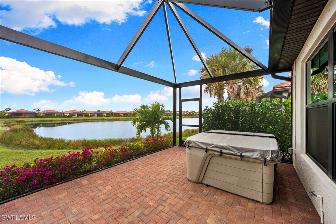 2 bed home in Naples