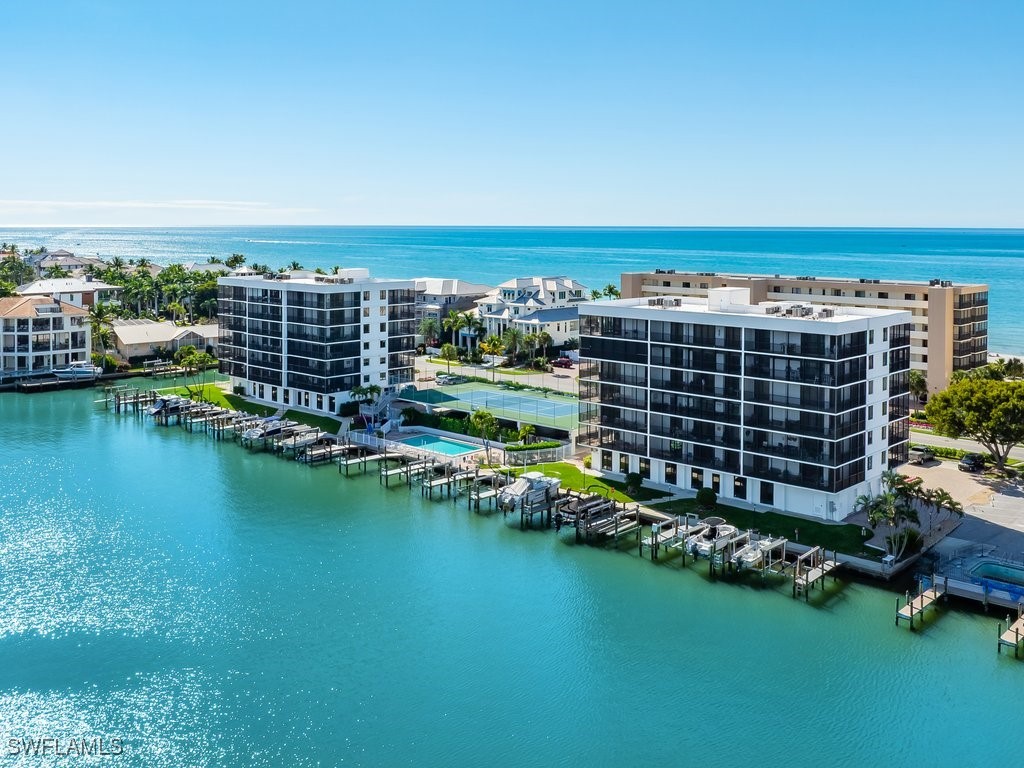 2 bed home in Naples