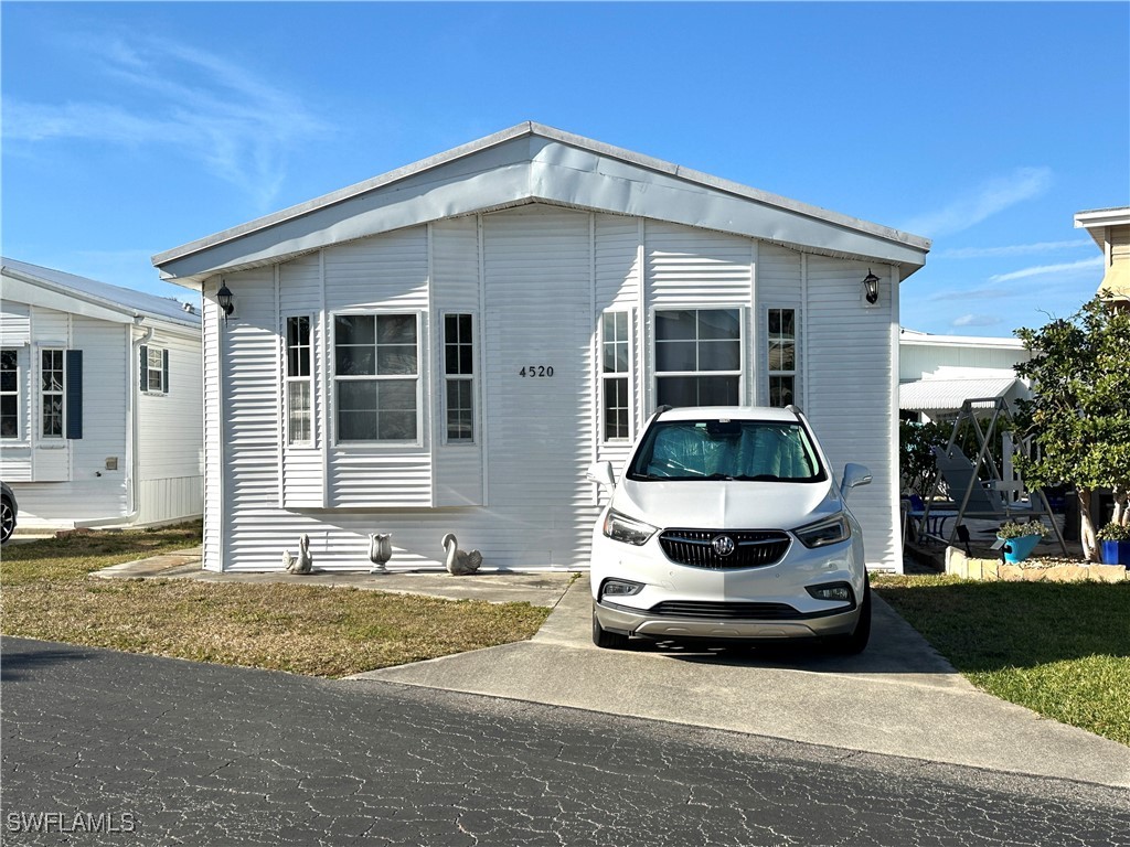2 bed home in Estero