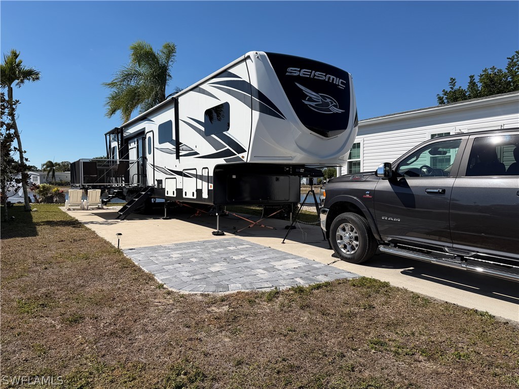 bed home in Estero