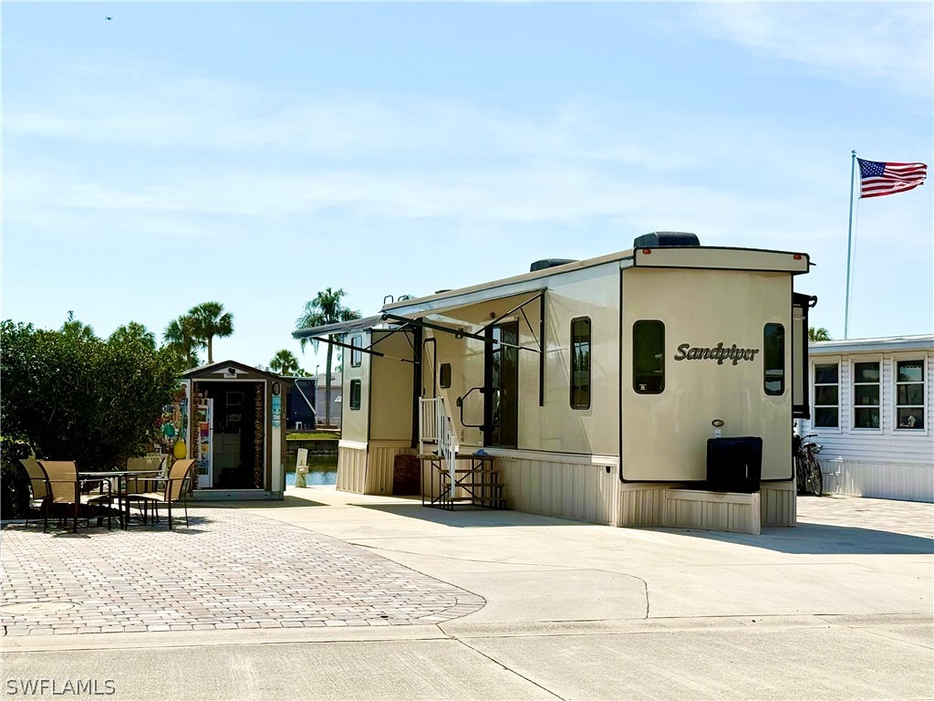 2 bed home in Naples