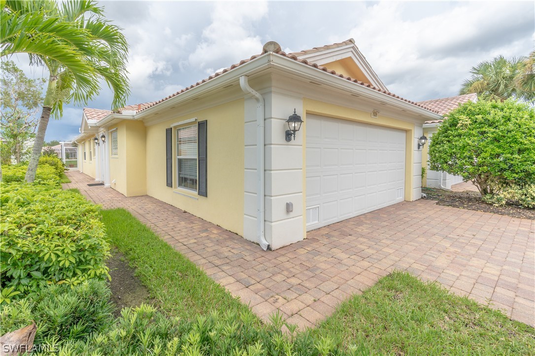 2 bed home in Naples