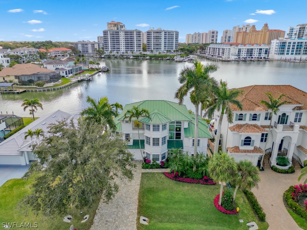5 bed home in Naples