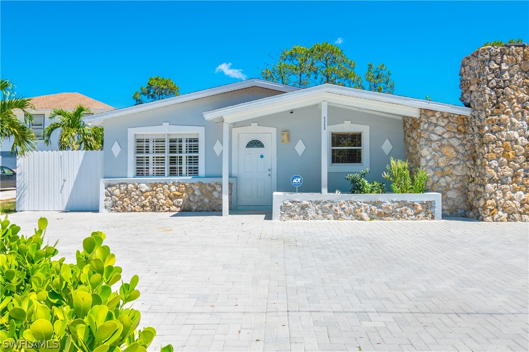 4 bed home in Naples