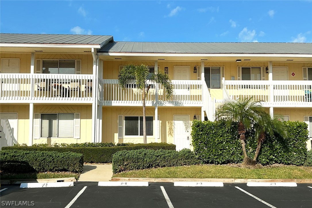 2 bed home in Naples