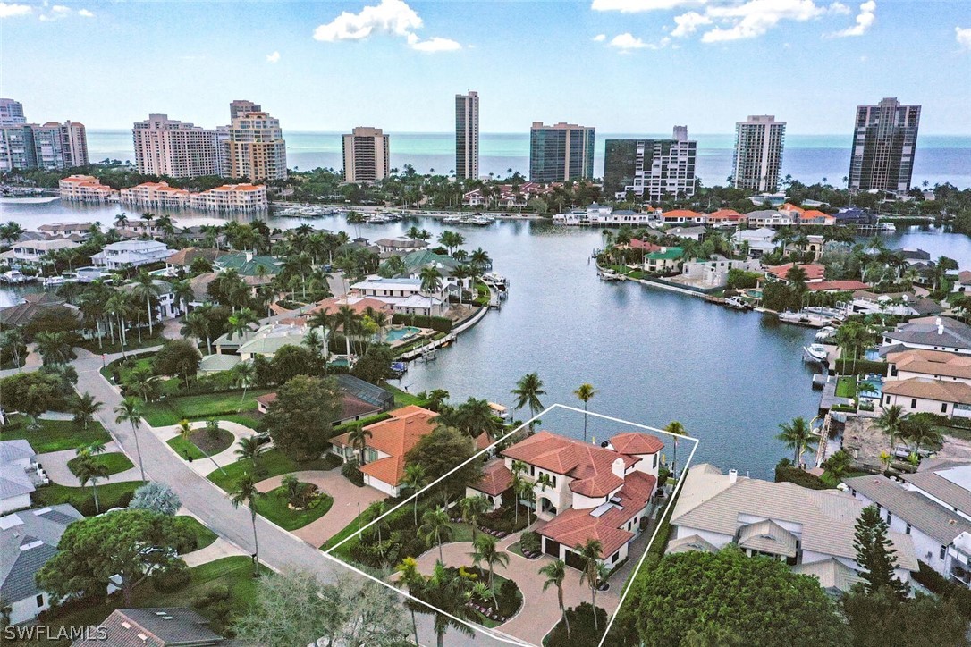 5 bed home in Naples