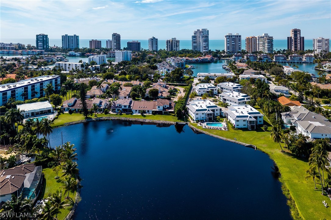 2 bed home in Naples