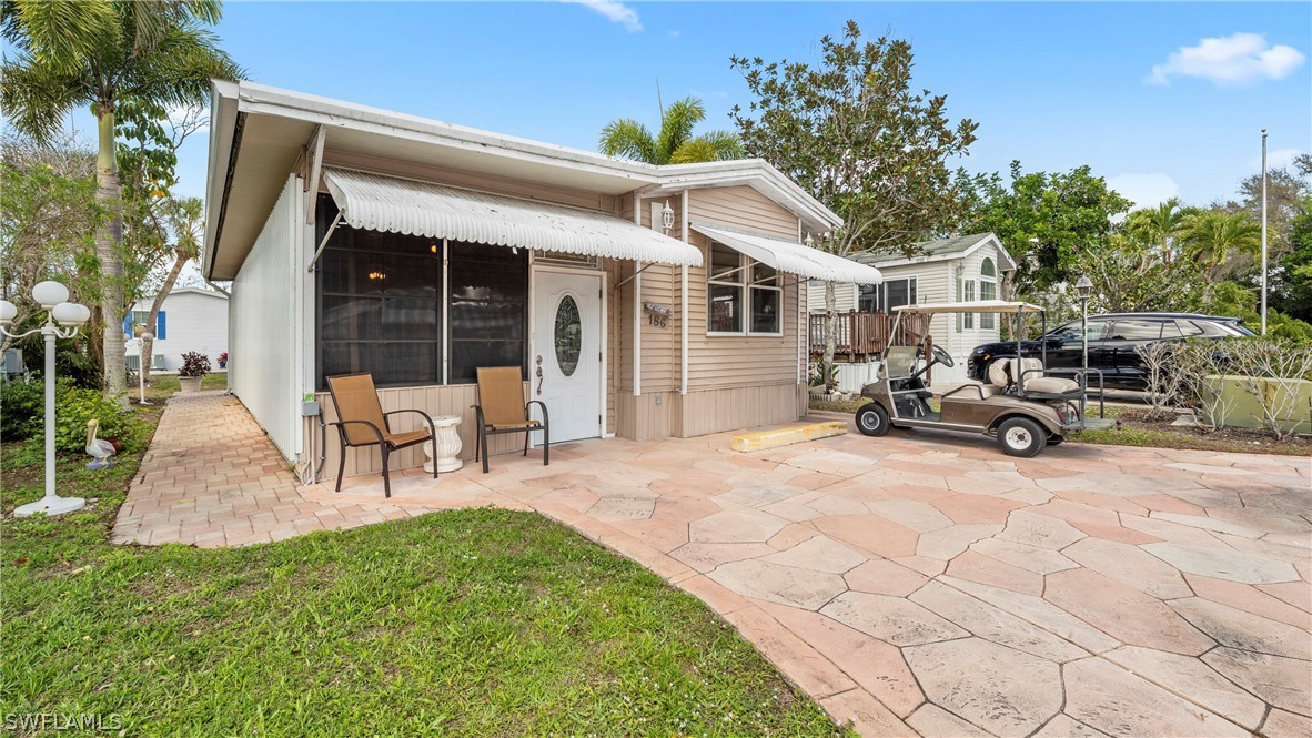 2 bed home in Naples