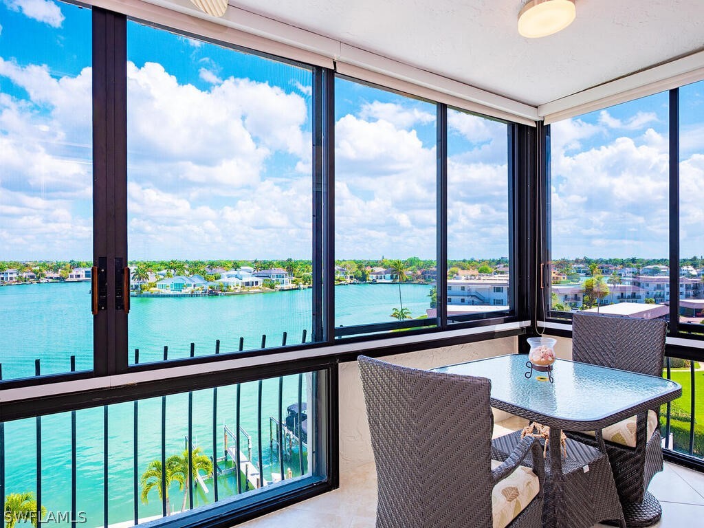 2 bed home in Naples