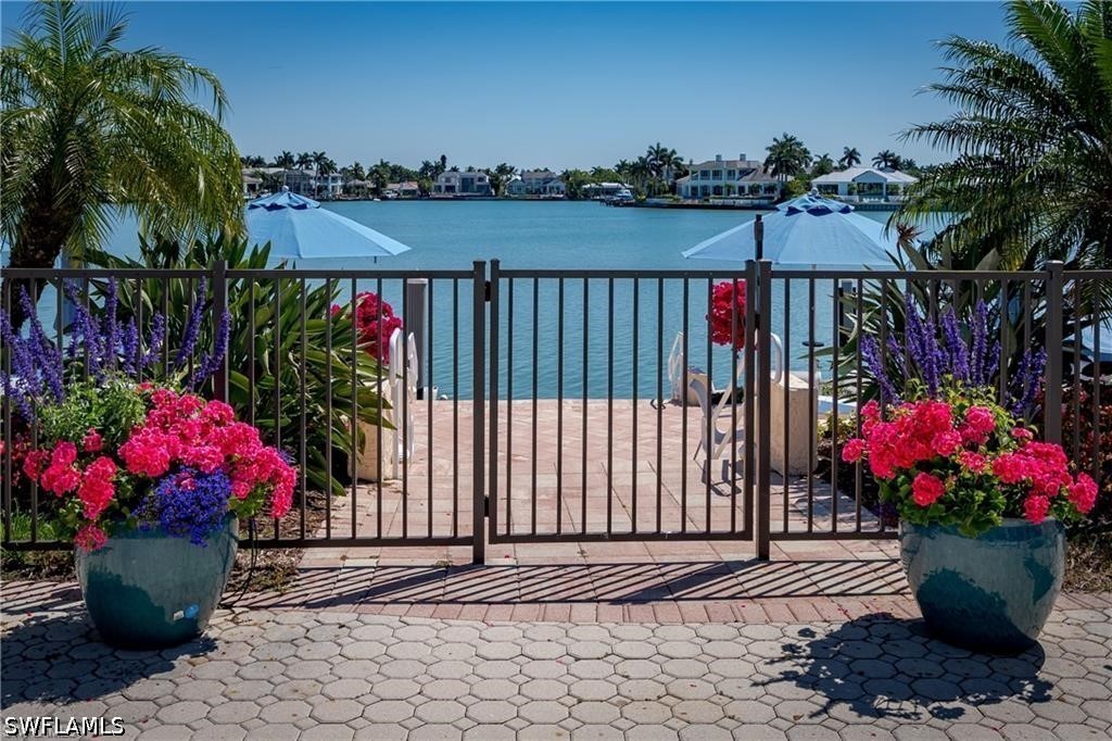 2 bed home in Naples