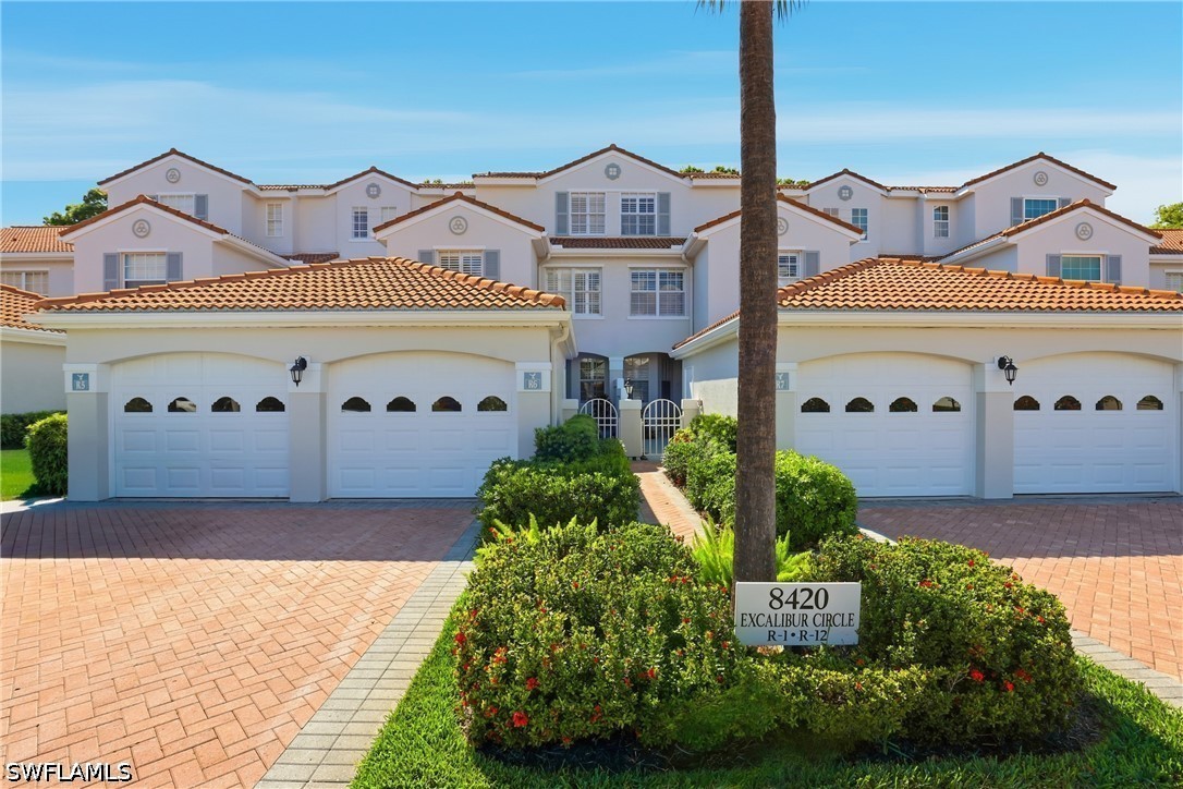 2 bed home in Naples