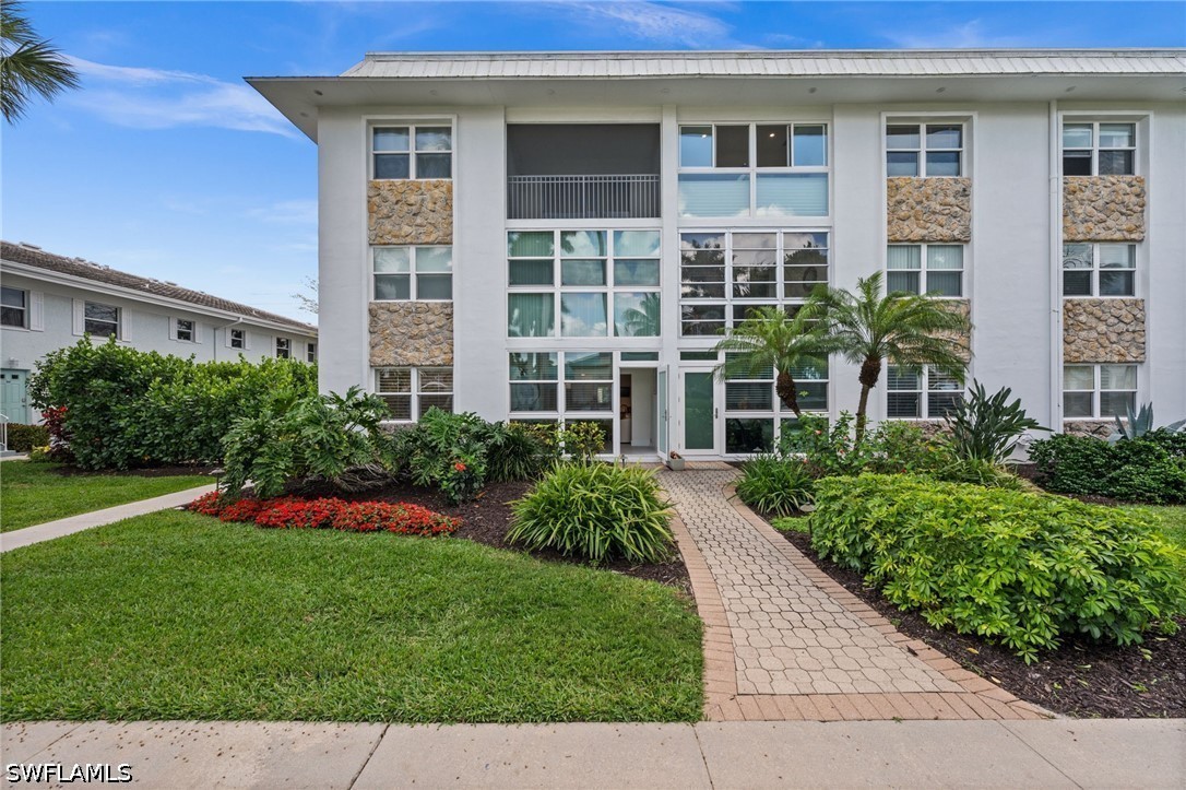 2 bed home in Naples