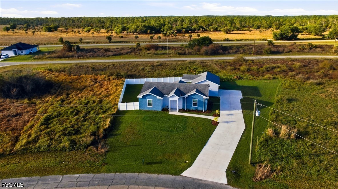 4 bed home in Labelle