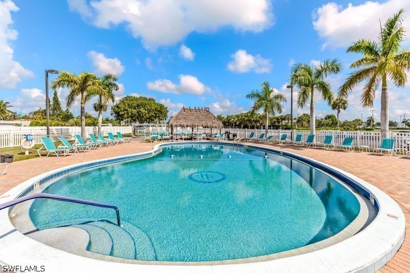 2 bed home in Naples