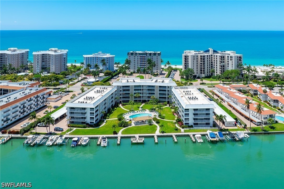 2 bed home in Naples