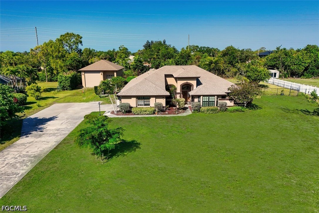 4 bed home in Estero